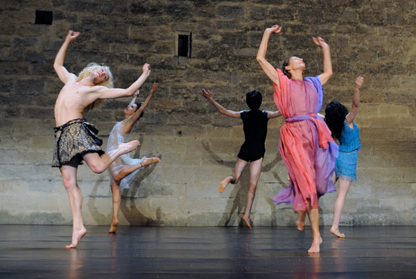 Représentation de la Danse Libre de Malkovsky au Festival d'Uzès 2010